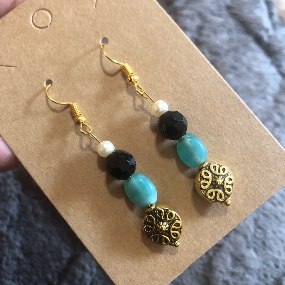 Handcrafted genuine stone dyed agate bead dangle earrings